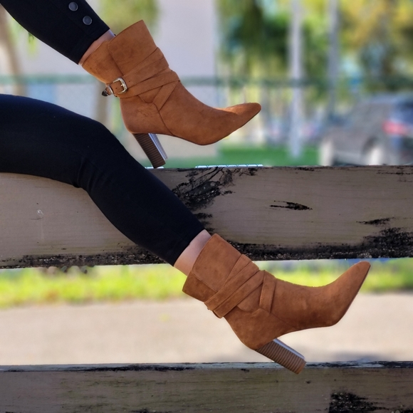 Women's Wrapped Around Strappy Chunky Booties - Picture 8 of 8